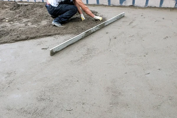 dökülen beton levha