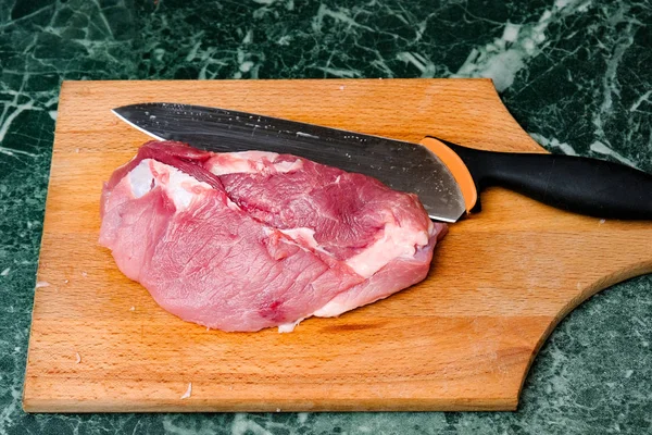 The pieces of meat on the Board — Stock Photo, Image