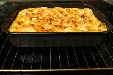 ev pişmiş lazanya