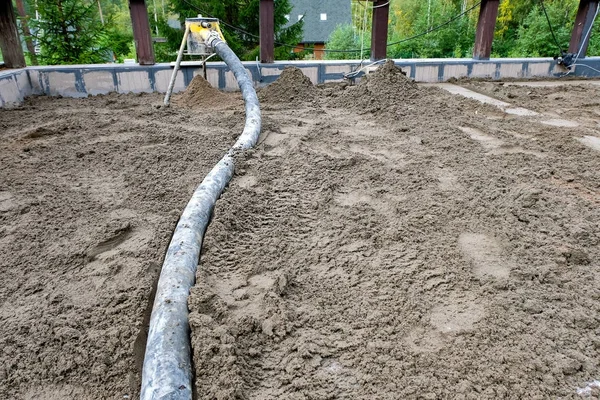 dökülen beton levha