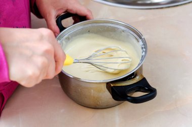 Krep için hamur karıştırma