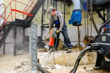 Oluşturucu bir çekiç ile