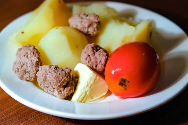 Potatoes with meat and tomato — Stock Photo, Image