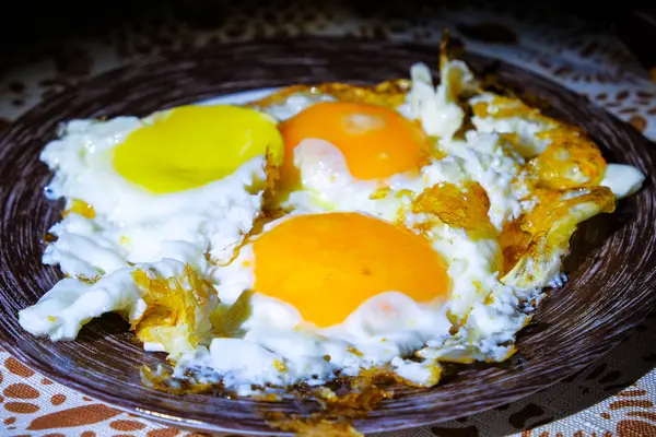 Eggs are fried in a frying pan — Stock Photo, Image