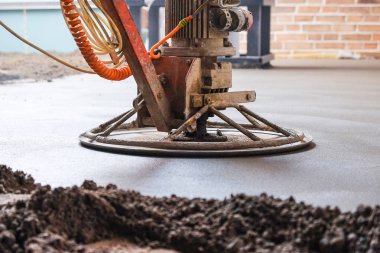 dökülen beton levha