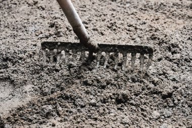 dökülen beton levha