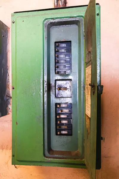 오래 된 전기 방패 — 스톡 사진