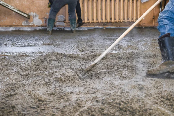 dökülen beton levha