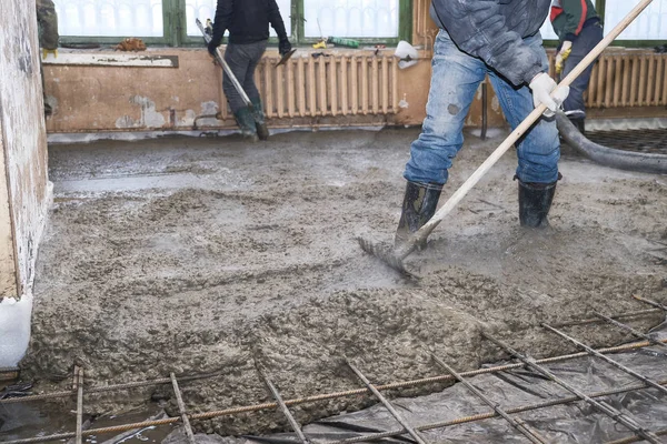 Pouring concrete slab — Stock Photo, Image