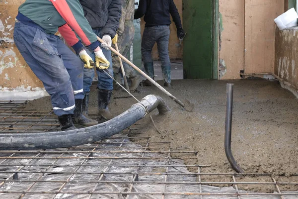 Pouring concrete slab — Stock Photo, Image