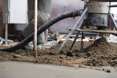 dökülen beton levha