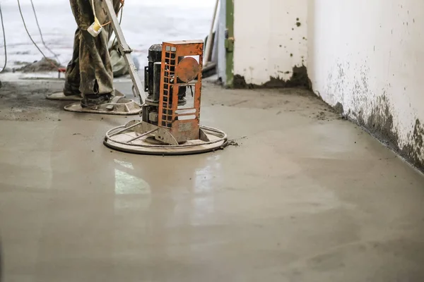 dökülen beton levha