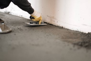 dökülen beton levha