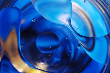 Su damlalarından gelen renkli arkaplan