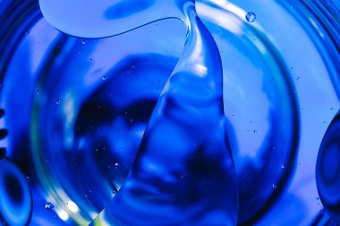 Su damlalarından gelen renkli arkaplan