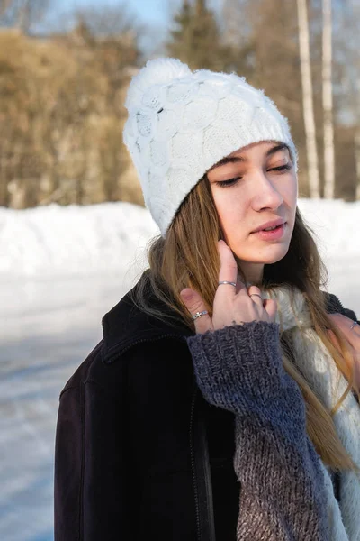 美しい少女の冬の肖像 — ストック写真