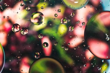 Su damlalarından gelen renkli arkaplan
