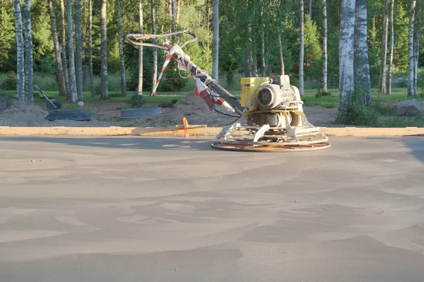 Stavitelé na staveništi nalili beton — Stock fotografie