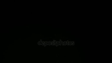 hd kalitesi ile koyu arka plan üzerinde ışık sızıntısı var. Gerçek mercek parlaması