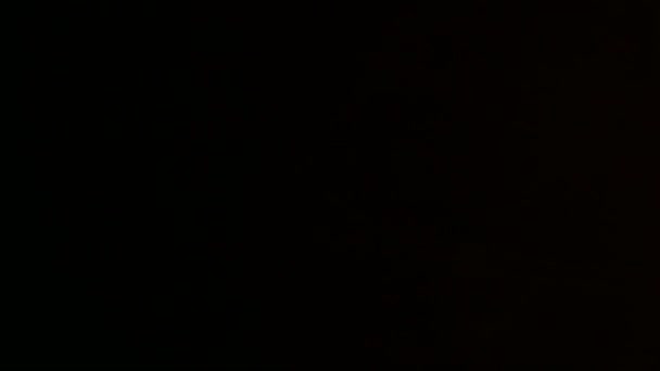 Διαρροή φωτός σε ποιότητα hd σε σκούρο φόντο με. Πραγματική φακού φωτοβολίδα — Αρχείο Βίντεο