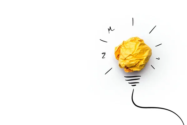 Ideia criativa.Conceito de ideia e inovação com bola de papel — Fotografia de Stock