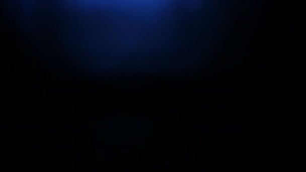 Pulsations lumineuses et brillances.belle fuite de lumière en qualité 4K hd sur fond sombre avec.Réel éclat de lentille et fuite de lumière .