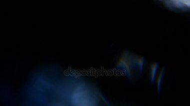 4 k kalitesi ile koyu arka plan üzerinde ışık sızıntısı var. Gerçek mercek parlaması