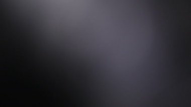 4 k kalitesi ile koyu arka plan üzerinde ışık sızıntısı var. Gerçek mercek parlaması