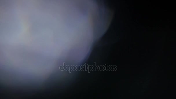 fuite de lumière dans la qualité 4K sur fond sombre avec.Véritable fusée éclairante 