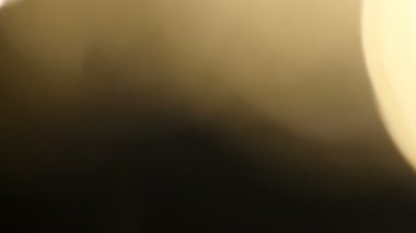 Film yakmak Footage.Light bakliyat ve yanıyor. Gerçek mercek parlaması ve hafif sızıntı ile koyu arka plan üzerinde Ultra yüksek çözünürlüklü güzel ışık sızıntısı.