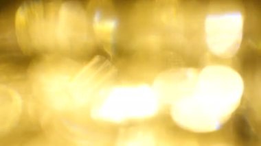 Film yakmak Footage.Light bakliyat ve yanıyor. Gerçek mercek parlaması ve hafif sızıntı ile koyu arka plan üzerinde Ultra yüksek çözünürlüklü güzel ışık sızıntısı.