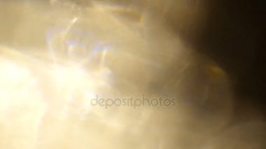 Film yakmak Footage.Light bakliyat ve yanıyor. Gerçek mercek parlaması ve hafif sızıntı ile koyu arka plan üzerinde Ultra yüksek çözünürlüklü güzel ışık sızıntısı.