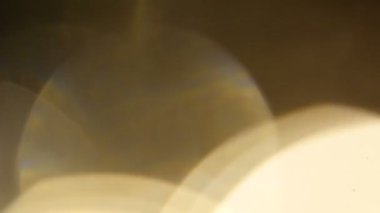 Film yakmak Footage.Light bakliyat ve yanıyor. Gerçek mercek parlaması ve hafif sızıntı ile koyu arka plan üzerinde Ultra yüksek çözünürlüklü güzel ışık sızıntısı.