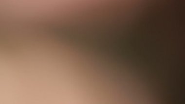 Kaçak ışık el altında. Film yakmak yerleşimi Lifetime.Light bakliyat ve yanıyor. Gerçek mercek parlaması ve hafif sızıntı ile koyu arka plan üzerinde Ultra yüksek çözünürlüklü güzel ışık sızıntısı. 