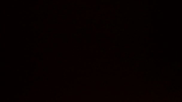 Fuite de lumière à portée de main. Film Burn Overlay Lifetime.Light impulsions et lueurs. belle fuite de lumière en Ultra Haute Définition sur fond sombre avec éruption de lentille réelle et fuite de lumière . 