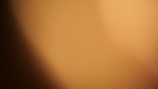 Fuite de lumière à portée de main. Film Burn Overlay Lifetime.Light impulsions et lueurs. belle fuite de lumière en Ultra Haute Définition sur fond sombre avec éruption de lentille réelle et fuite de lumière . 