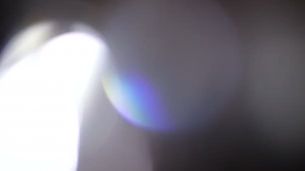 Fuite de lumière à portée de main. Film Burn Overlay Lifetime.Light impulsions et lueurs. belle fuite de lumière en Ultra Haute Définition sur fond sombre avec éruption de lentille réelle et fuite de lumière . 