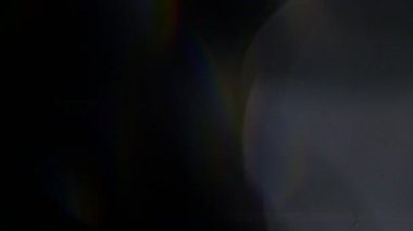 Kaçak ışık el altında. Film yakmak yerleşimi Lifetime.Light bakliyat ve yanıyor. Gerçek mercek parlaması ve hafif sızıntı ile koyu arka plan üzerinde Ultra yüksek çözünürlüklü güzel ışık sızıntısı. 