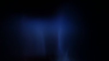 Kaçak ışık el altında. Film yakmak yerleşimi Lifetime.Light bakliyat ve yanıyor. Gerçek mercek parlaması ve hafif sızıntı ile koyu arka plan üzerinde Ultra yüksek çözünürlüklü güzel ışık sızıntısı. 