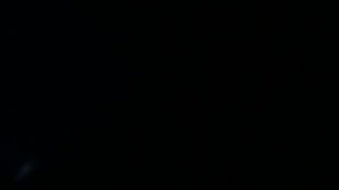 Kaçak ışık el altında. Film yakmak yerleşimi Lifetime.Light bakliyat ve yanıyor. Gerçek mercek parlaması ve hafif sızıntı ile koyu arka plan üzerinde Ultra yüksek çözünürlüklü güzel ışık sızıntısı. 