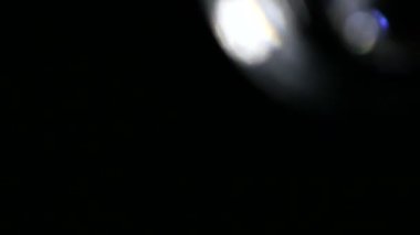 Işık darbeleri. Güzel ışık sızıntısı Ultra yüksek gerçek lens ile koyu arka plan üzerinde parlaması 