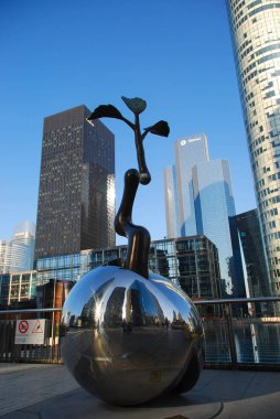 Büyüyen bitki heykeli