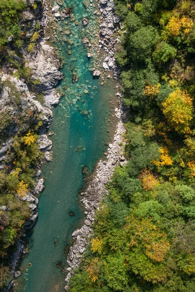 터키석 산 강의 공중 — 스톡 사진