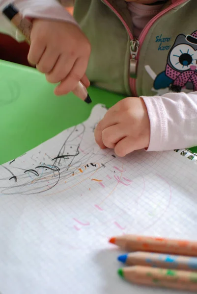 Dessin enfant avec crayons — Photo