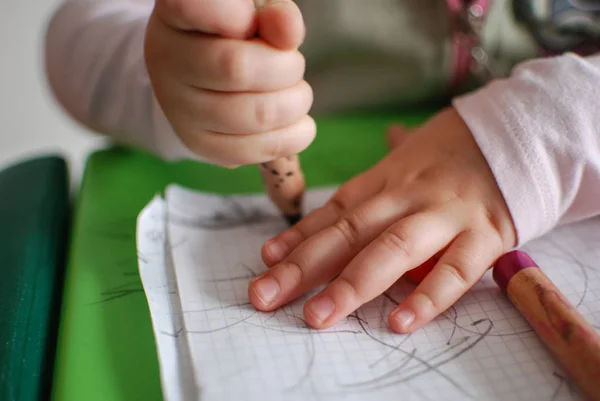 Dessin enfant avec crayons — Photo