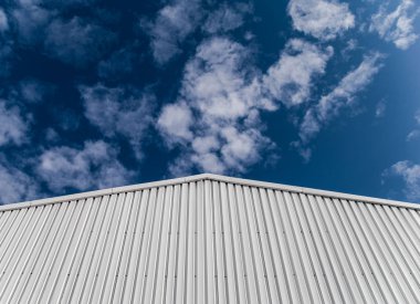 Oluklu sac metal cephe