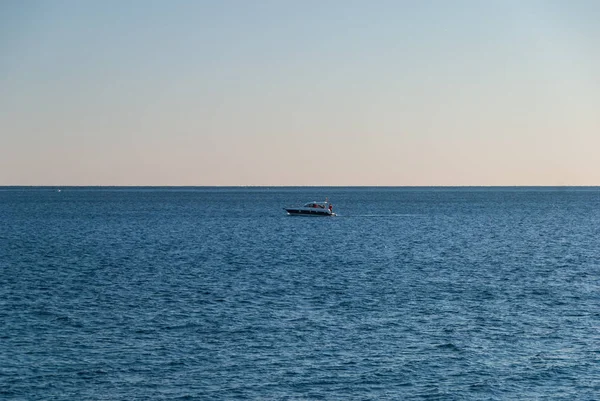 Yalnız balıkçı teknesi