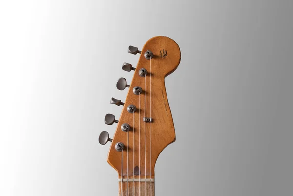Vintage elektro gitar kafa yakın çekim 