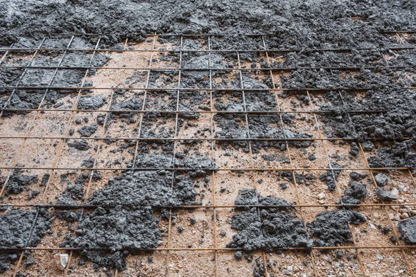 Steel reinforcement mesh on gravel floor with concrete — Stock Photo, Image