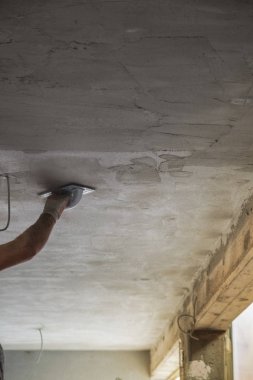 Çimento alçı kazıma inşaat işçisi 